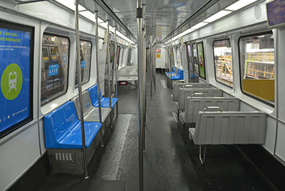 Interior de uma composição do MetrôRio